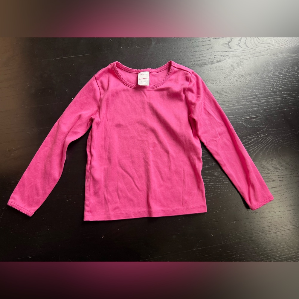 NEW. No tags. Hanna Andersson size 4 (100cm) Fuchsia Long Sleeve Kids Tee